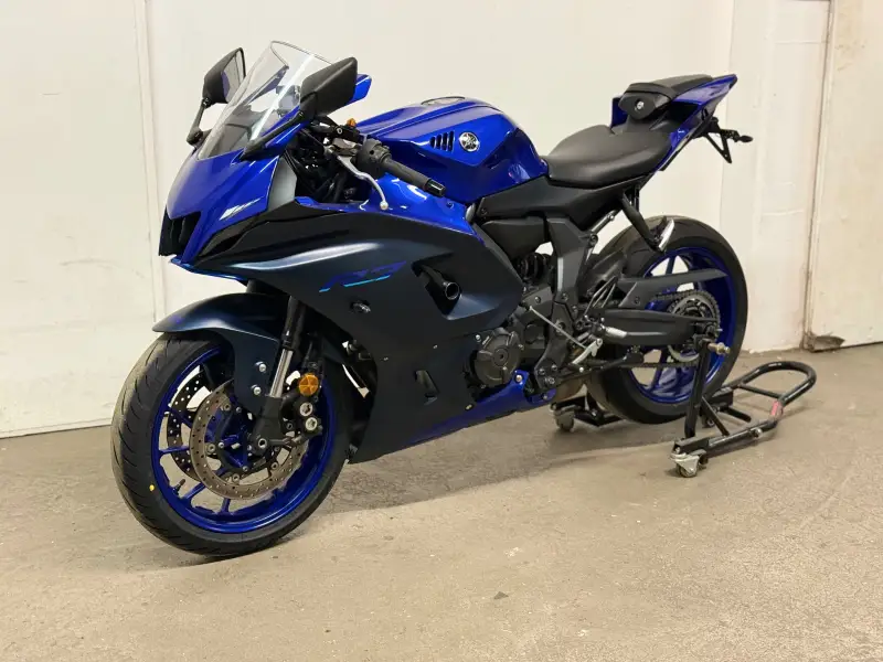 Yamaha R7 in blau
